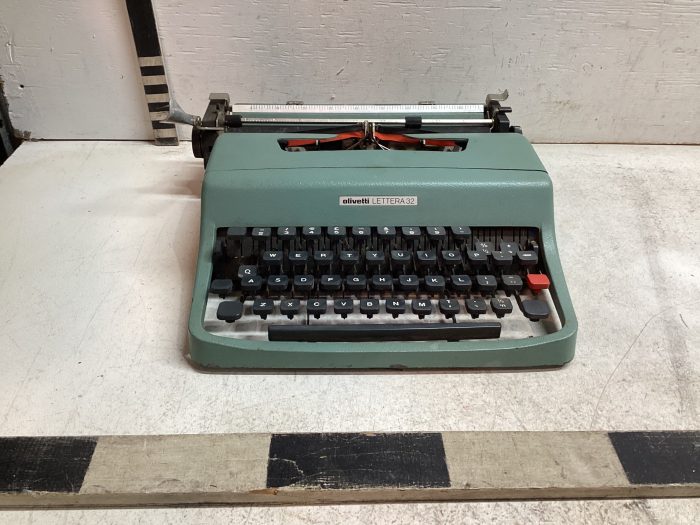 Teal Retro Typewriter