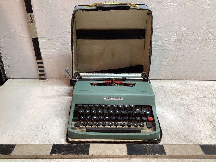 Teal Retro Typewriter - Image 2