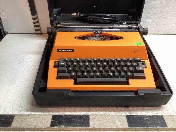 Retro Typewriter