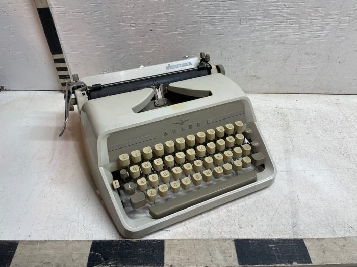 Retro Typewriter