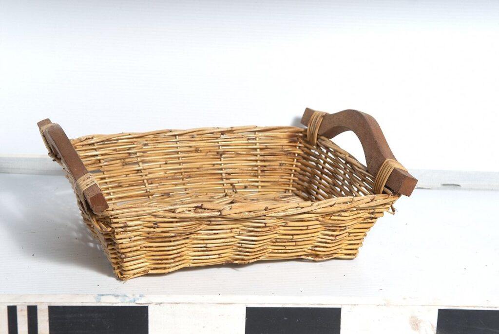 Wicker display basket with handles PropCo